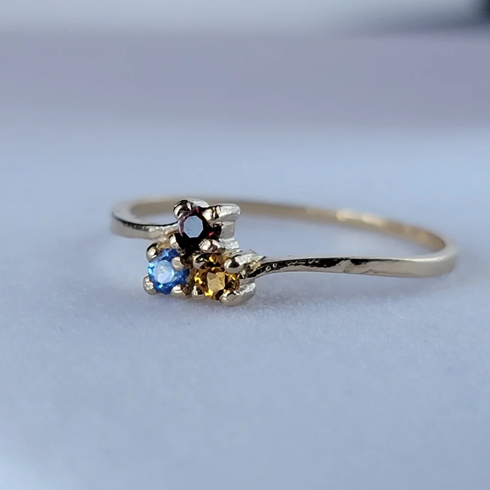 Vintage Dainty Triple Gemstone Stacking Band Gold Tone Ring Primary Color 6 ¾